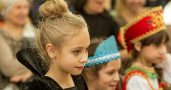 Theaterstücke für Kinder: 5 ungewöhnliche Ideen fürs Gymnasium (Foto: shutterstock - A_Lesik)