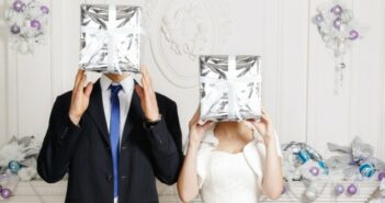 5 Hochzeitssketche: den vierten könnte die Braut eventuell mißverstehen (Foto: shutterstock - A StockStudio)