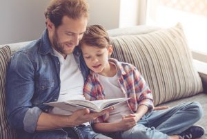 Die Beantwortung der Frage "Was ist literarische Sozialisation?" schließt die Betrachtung der Einfluss nehmenden Instanzen wie etwa der Familie mit ein. (#1)