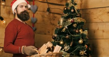 Die Top 5 der Weihnachtssketche? Hier sind die schlimmsten, vor denen keine Christbaumkugel sicher ist! (Foto: shutterstock - Volodymyr Tverdokhlib)