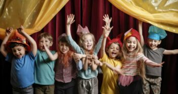Theaterstücke für Kinder: Zauberhafte Ideen für die Grundschule (Foto: AdobeStock - 591327719 Oliver)