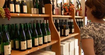 Weinprobe für Anfänger: Eine herzliche Komödie über den Wein, die Liebe und die Spuren der (Foto: AdobeStock - Sven Weber 1234537)