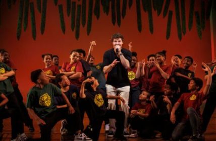 Star-Auftritt bei der Gala von Disneys DER KÖNIG DER LÖWEN: Wincent Weiss begeistert das (Foto: Stage Entertainment)