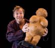 CAVEMAN: Ein humorvoller Blick auf das Zusammenleben der (Foto: Jörg Reichardt)