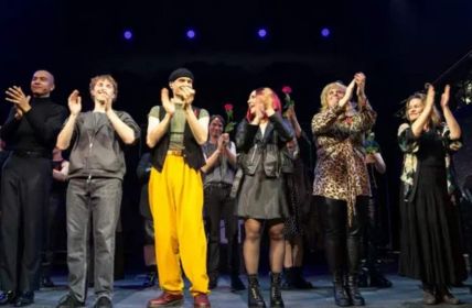 Musical "Wir sind am Leben" entfacht Gemeinschaftsgefühl in (Foto: pop-out. Theater des Westens. Stage Entertainment)