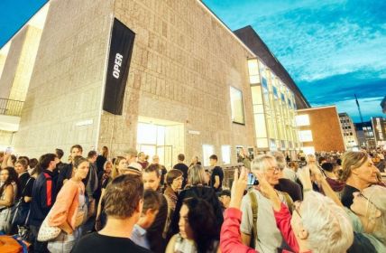 Bühnen Köln kehren mit 40.000 Besuchern zum Offenbachplatz (Foto: Teresa Rothwangl. Oper Köln)