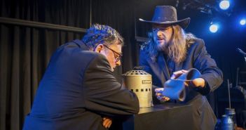 Der Katalytofen kehrt auf Annaberger Theaterbühne mit Ostpunk (Foto: Dirk Rückschloß)